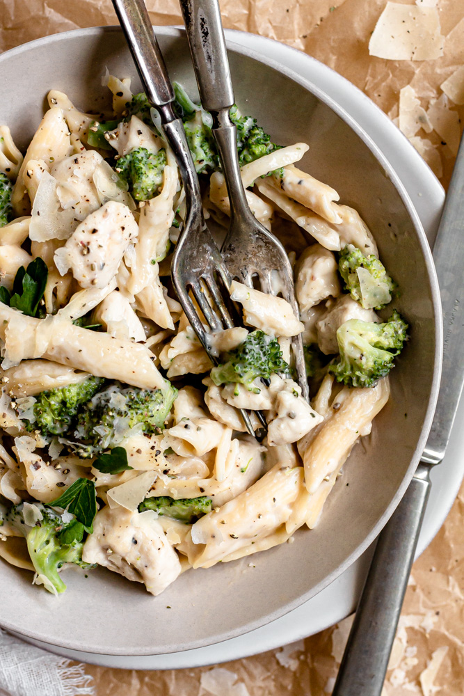 Healthy Instant Pot Chicken Broccoli Alfredo